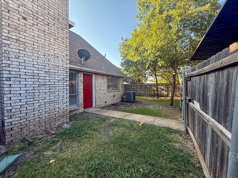 612-614 Towne House Ln — Photo 29