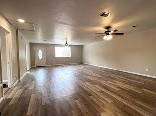 1718 W Dumble St, Alvin, TX 77511