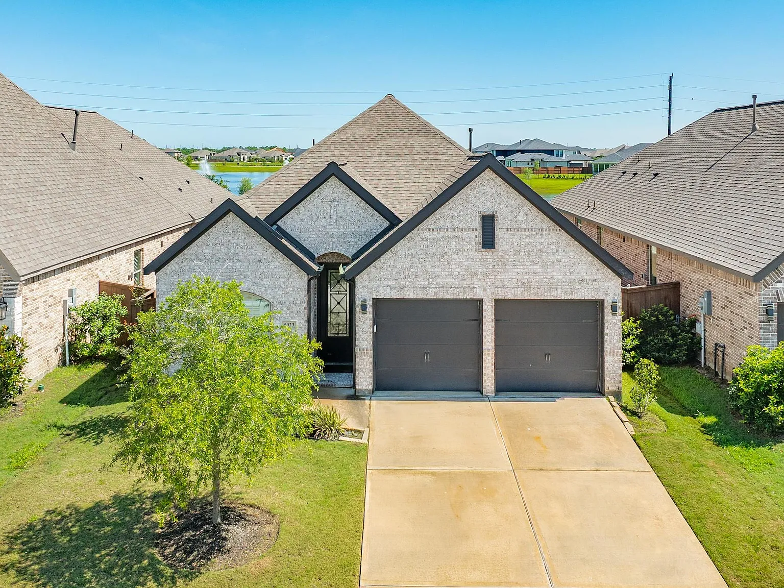 3 bed, 2.0 bath, 1701 sqft, $2,600 — Photo 1