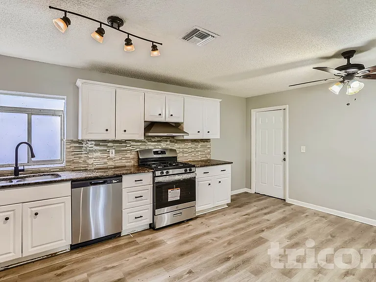 6198 Arcade Ct — Photo 4