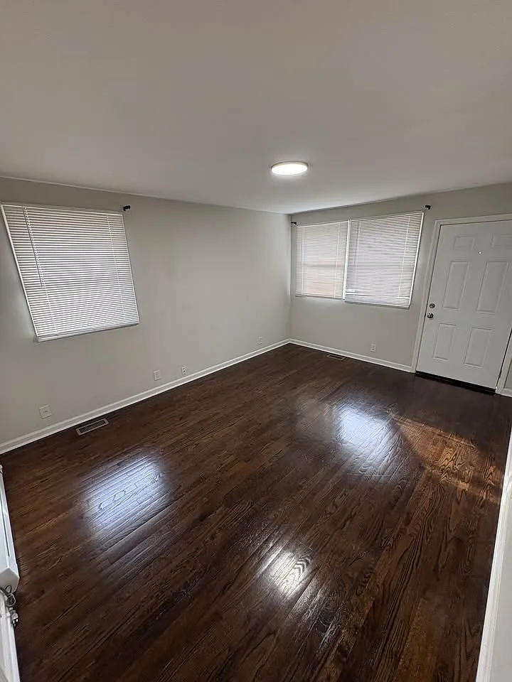 2 bed, 698 sqft, $1,550 — Photo 3