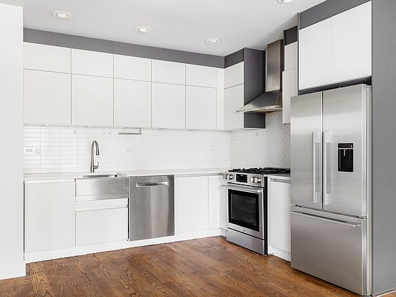 3rd image of 299 Van Buren St #1B