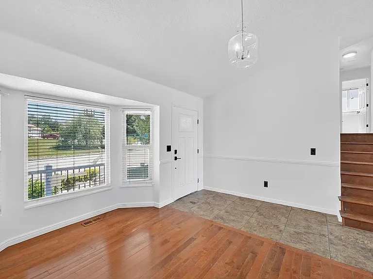 2289 N Sunset Dr W — Photo 4