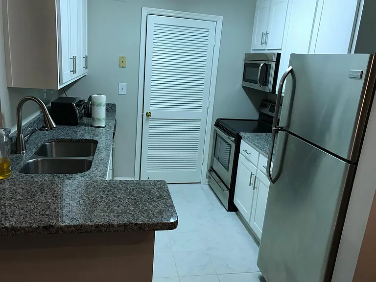 319 Granville Ct #319 — Photo 7