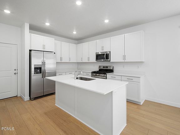 4th image of 2284 N Wildwood Ln