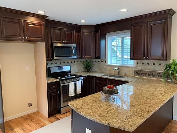 2nd image of 333 Nicholas Ave #2