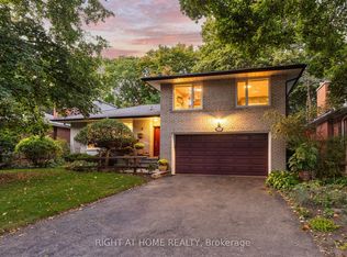 3325 Enniskillen Cir, Mississauga, ON L5C2M9