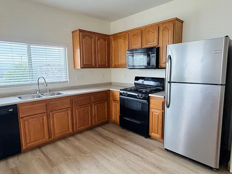 8688 Mesquite Hills St — Photo 6