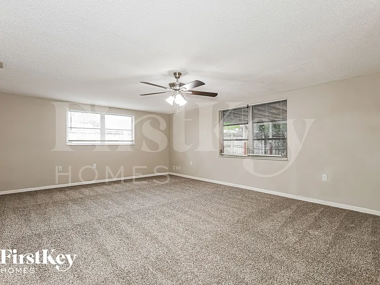 10805 Piccadilly Rd — Photo 12