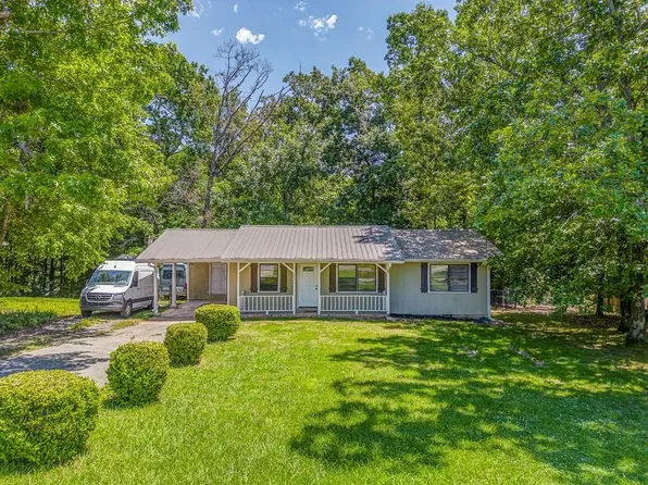 4036 W Parliament Dr, Cohutta, GA 30710