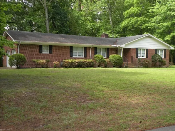 1525 Sleepy Lake Pkwy, Suffolk, VA 23433
