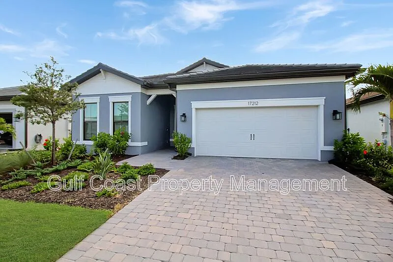 3 bed, 2.5 bath, 2080 sqft, $3,300 — Photo 2