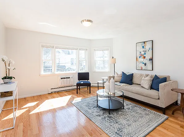 152 Brown St #2L, Waltham, MA 02453