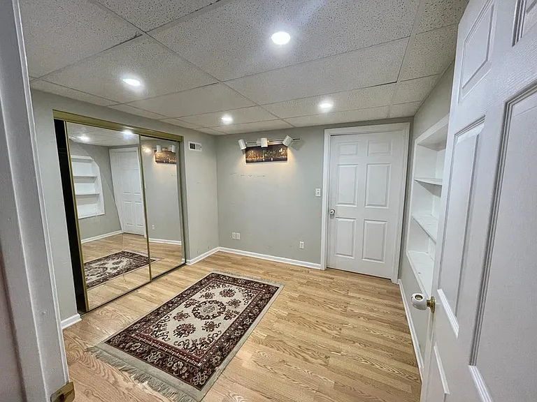 880 Genesee Dr — Photo 17
