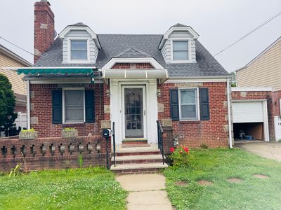 (Undisclosed Address), New Hyde Park, NY, 11040
