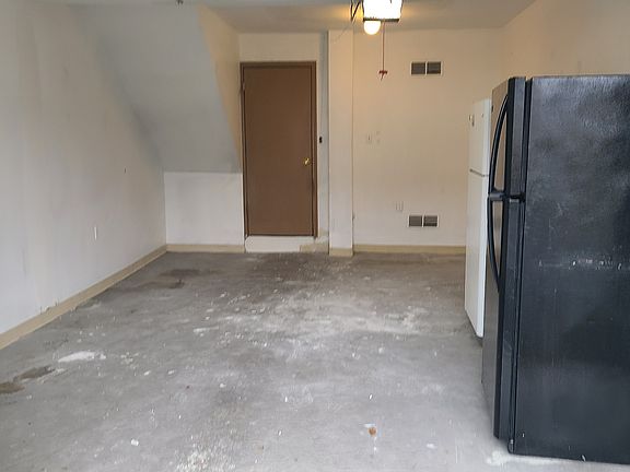 4th image of 3 Bigelow Ct
