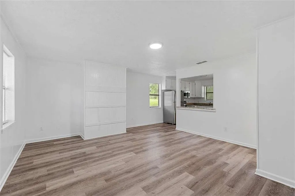 2 bed, 1.0 bath, $1,450 — Photo 3