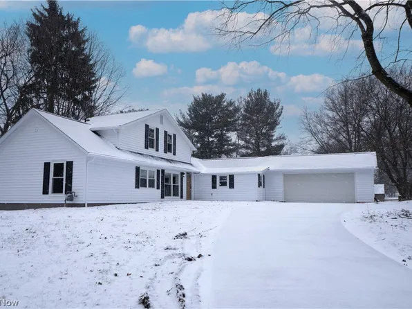 1038 Dell Cir NW, North Canton, OH 44720