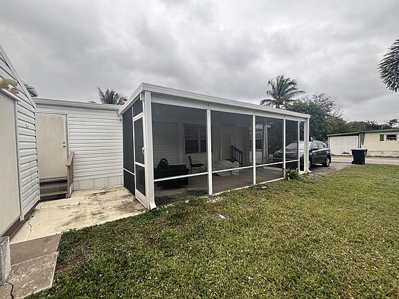 4th image of 709 NW Almond Drive