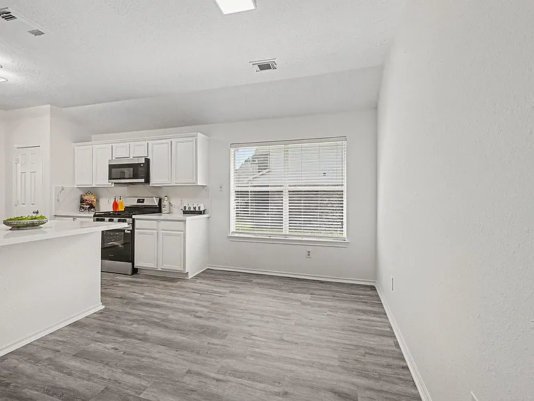18314 Manorcliff Ln — Photo 9