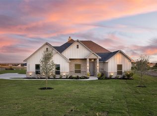 201 Oak Meadow Ln, Weatherford, TX 76085