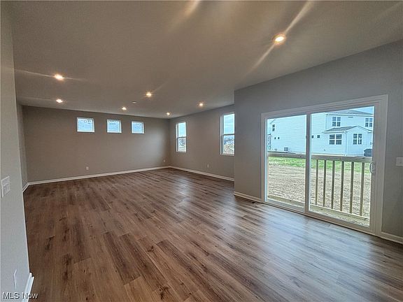 5th image of 22 Brewster Dr
