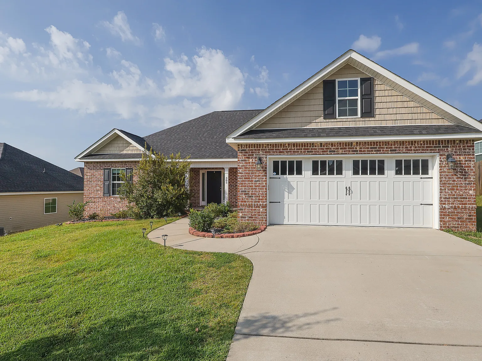 4 bed, 1944 sqft, $2,195 — Photo 2
