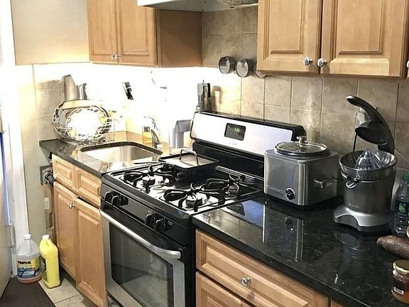 3rd image of 2323 30th Ave Fl 1