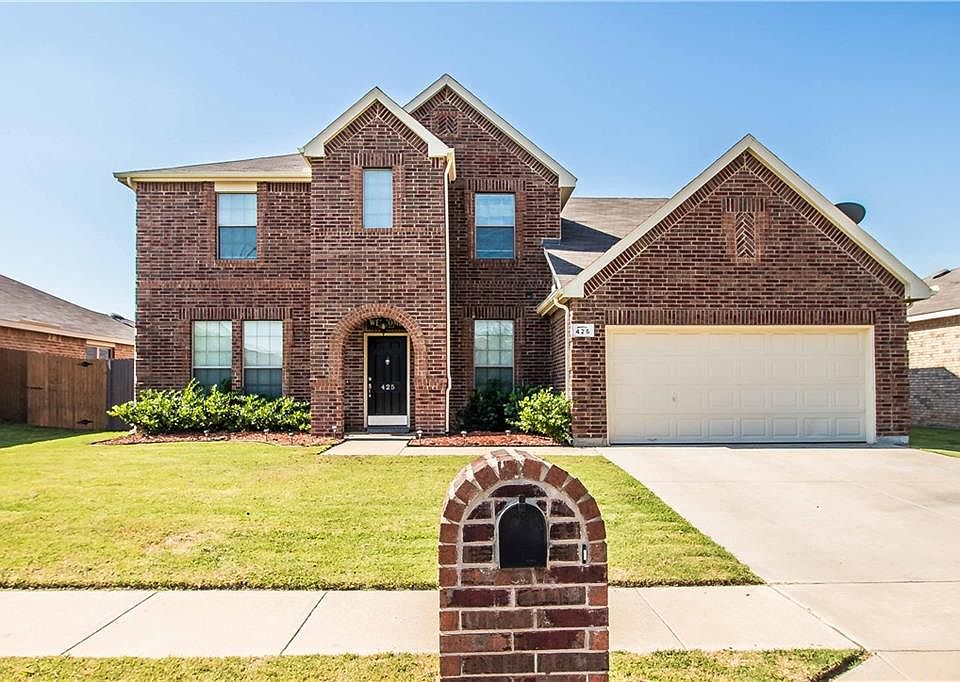 1st image of 425 Foxcraft Dr