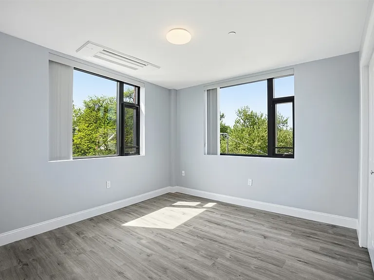 632 Centre St #301 — Photo 6