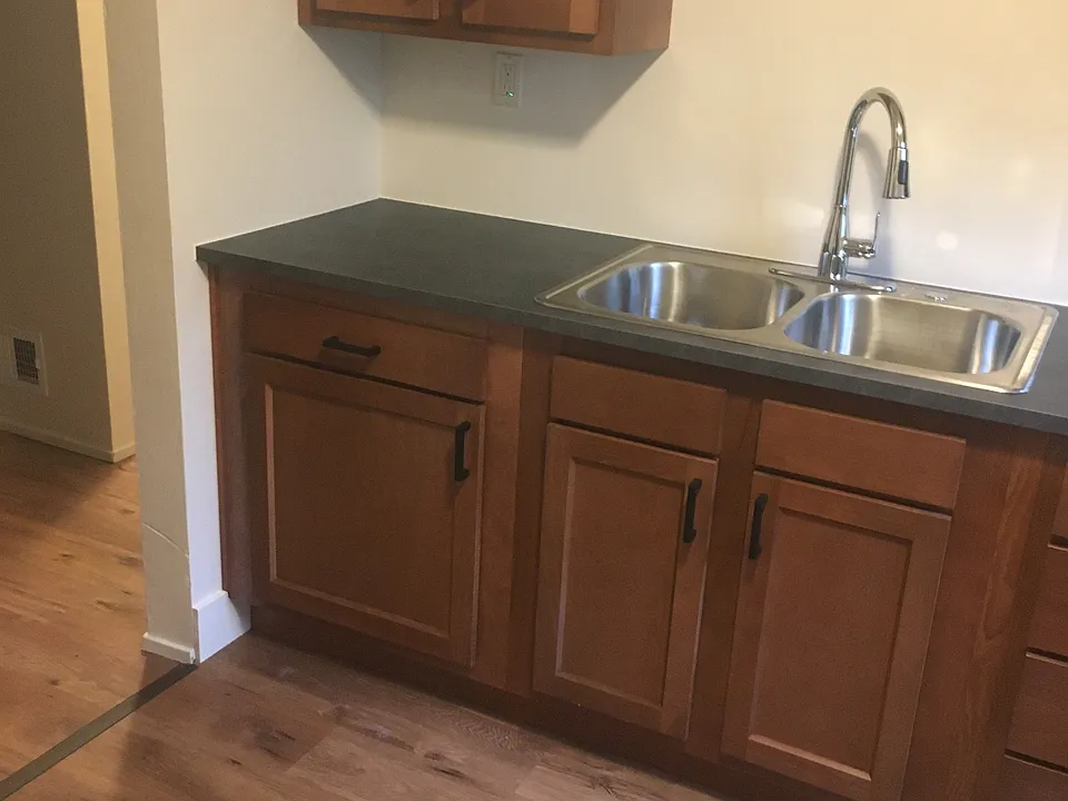 312 Kelly Ave #2