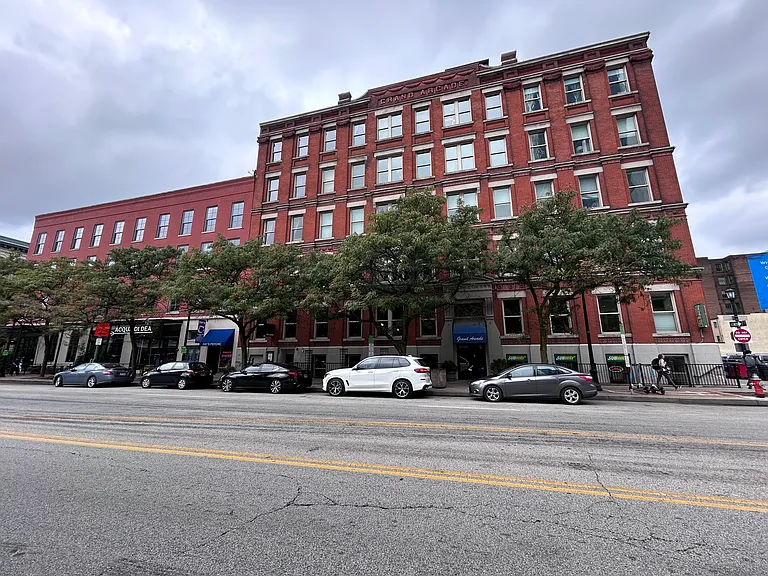 408 W Saint Clair Ave #425 — Photo 15