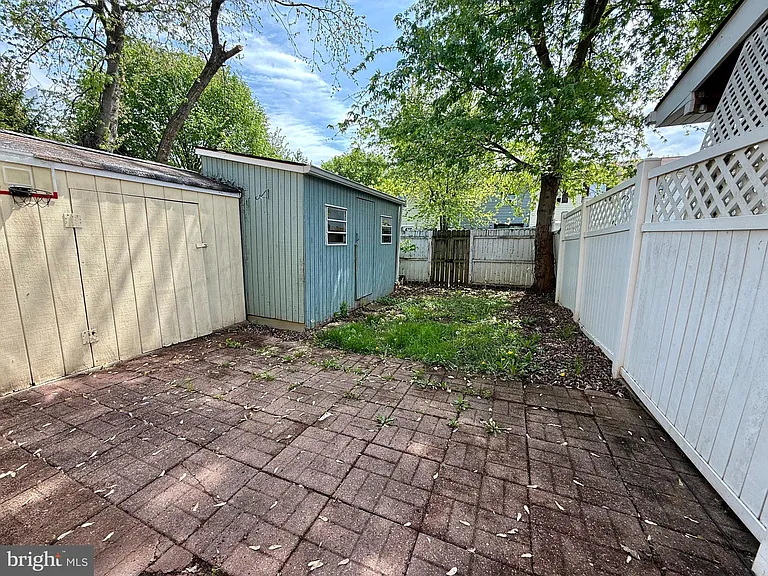 75 Grand Dr — Photo 3