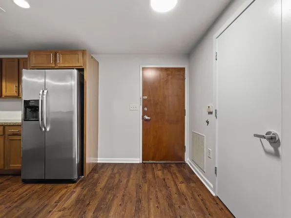 305 Whiton Street image 11 of 17