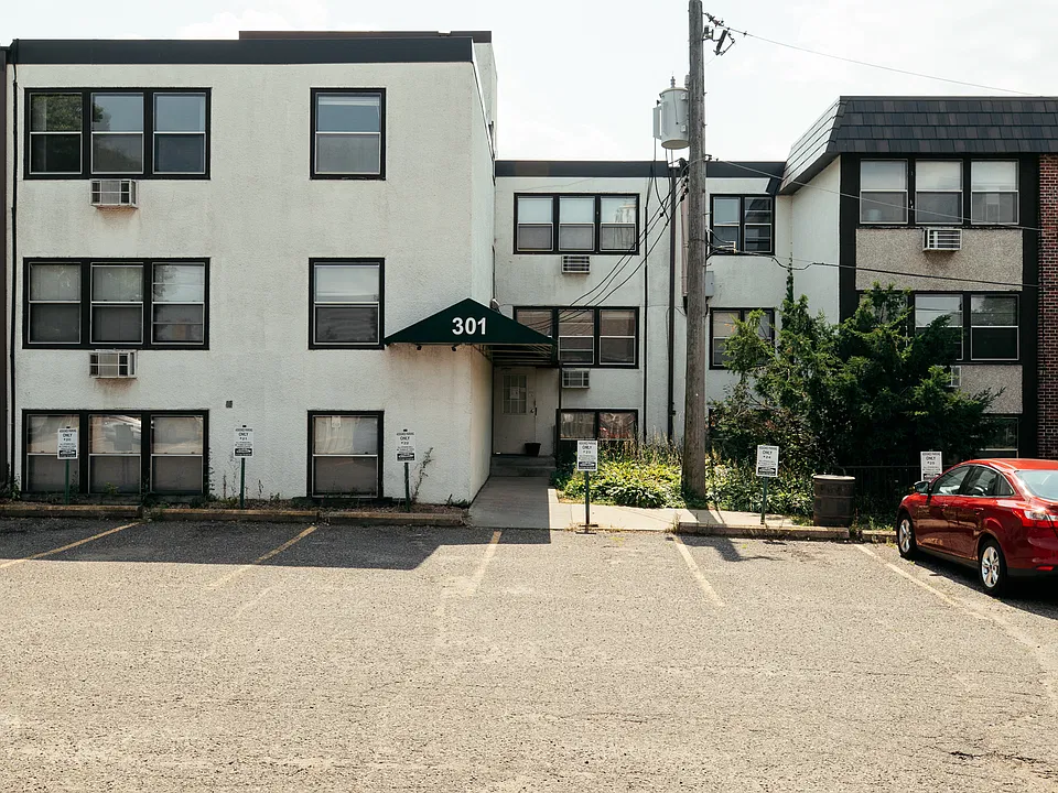301 University Ave SE