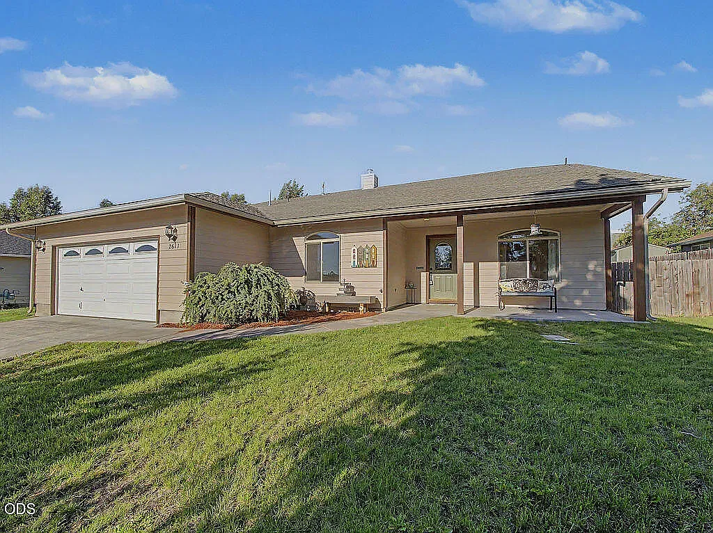 Chantal Ave, Klamath Falls — Photo 1
