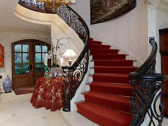4th image of 12 Huntleigh Woods