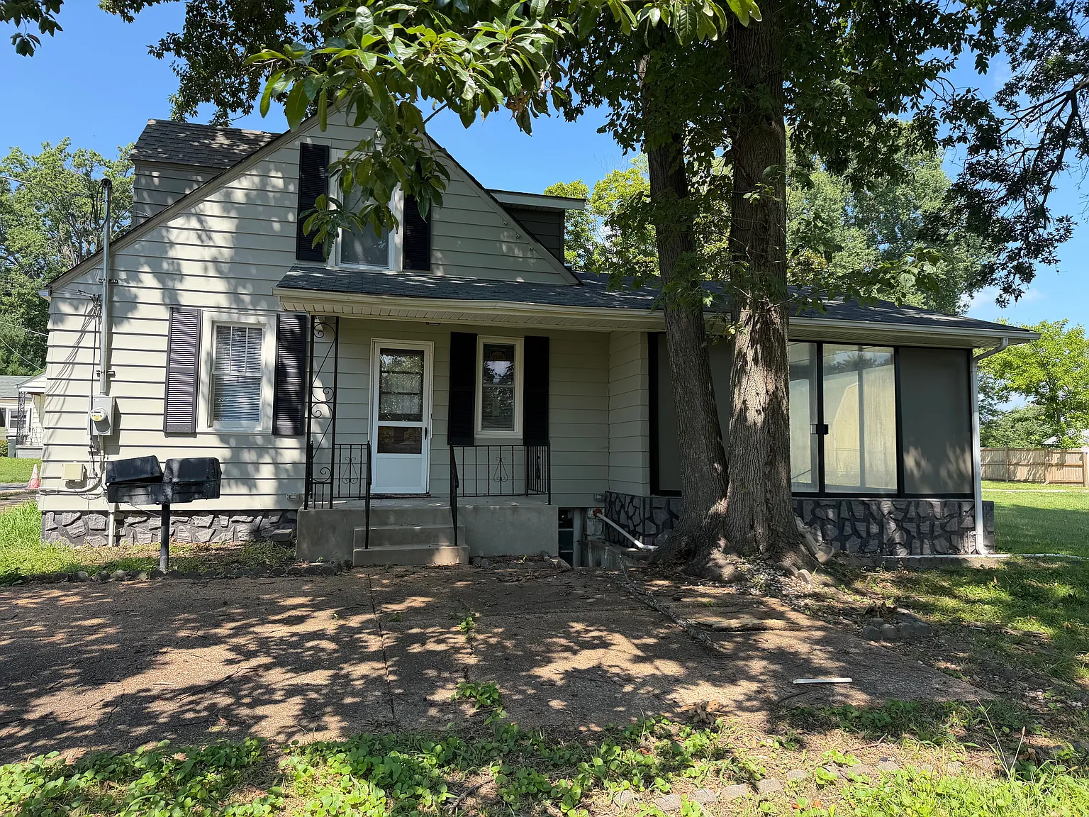 3 bed, 2.0 bath, $1,900 — Photo 2