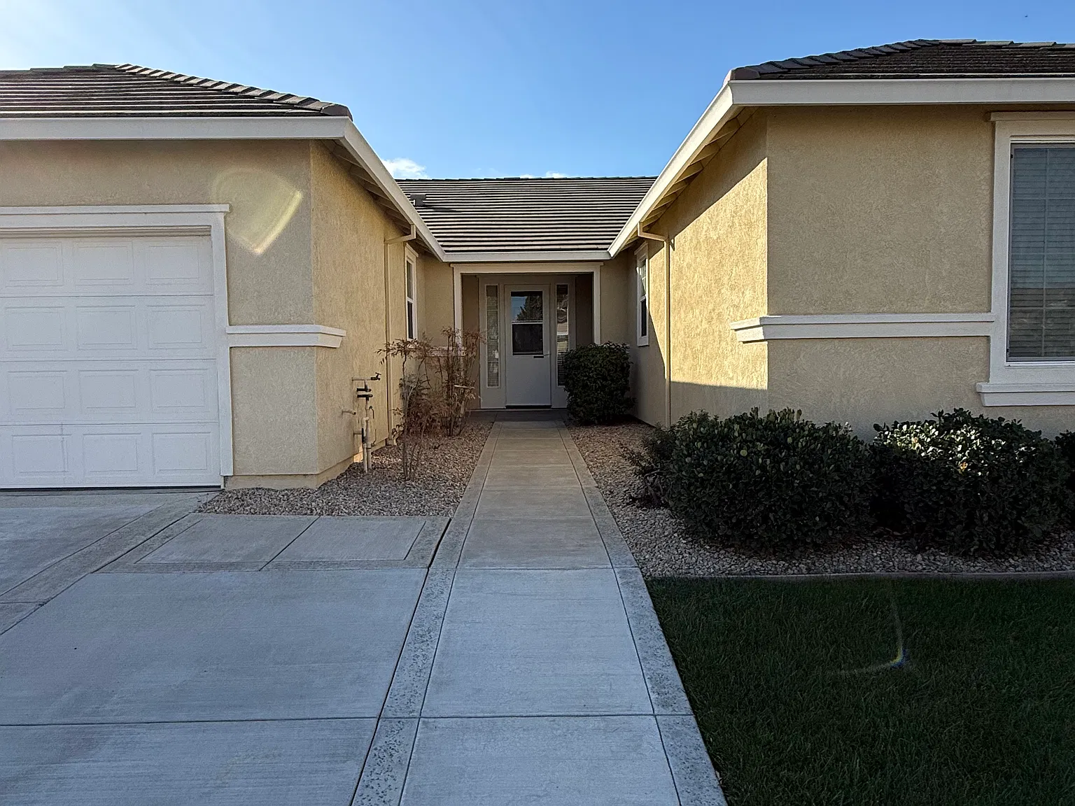 4 bed, 2462 sqft, $3,000 — Photo 2