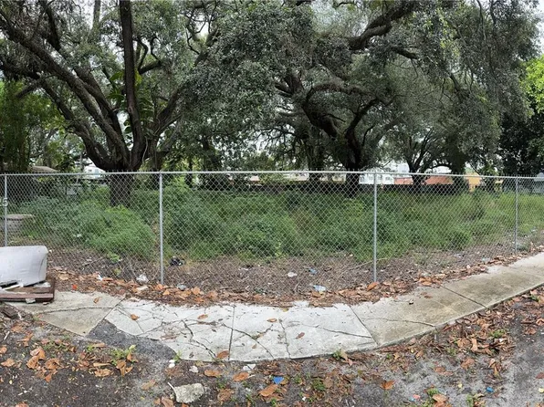 555 NE 147th St, Miami, FL 33161