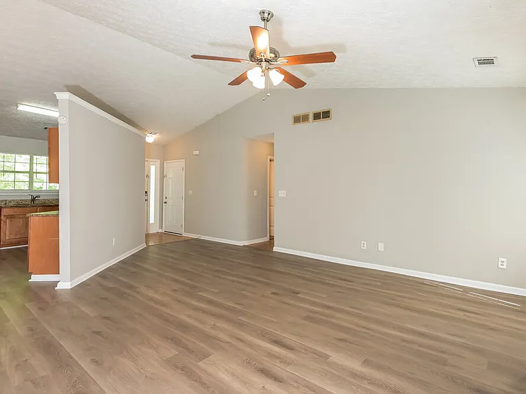 340 Christian Woods Dr SE — Photo 4