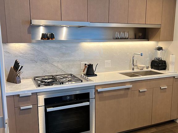 4th image of 488 Folsom St #4203