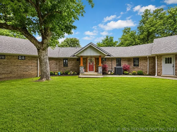 1701 N Hopi St, Chouteau, OK 74337