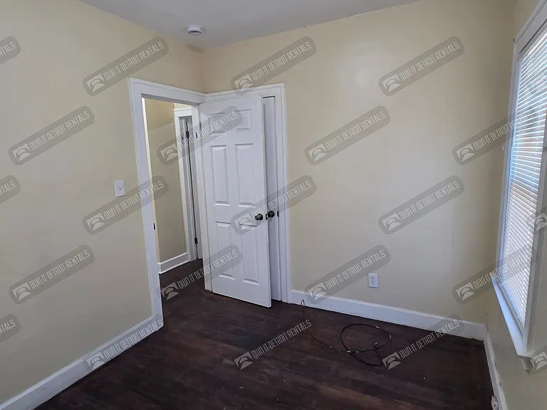 13918 Roselawn St — Photo 10