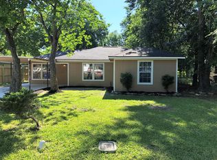 828 N Chenango St, Angleton, TX 77515
