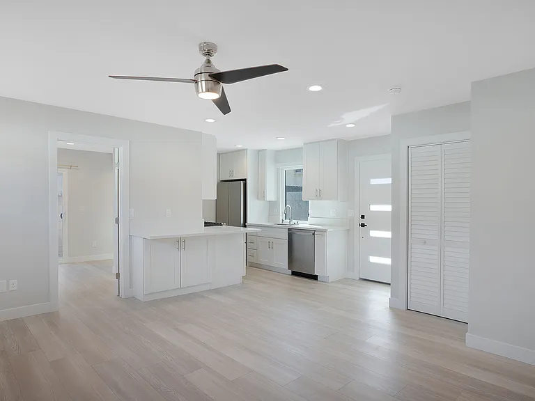 1056 1/2 Emory St — Photo 3