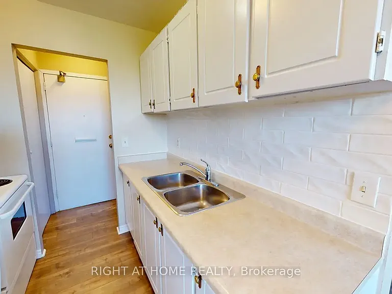 125 Forest Ave #805 — Photo 6