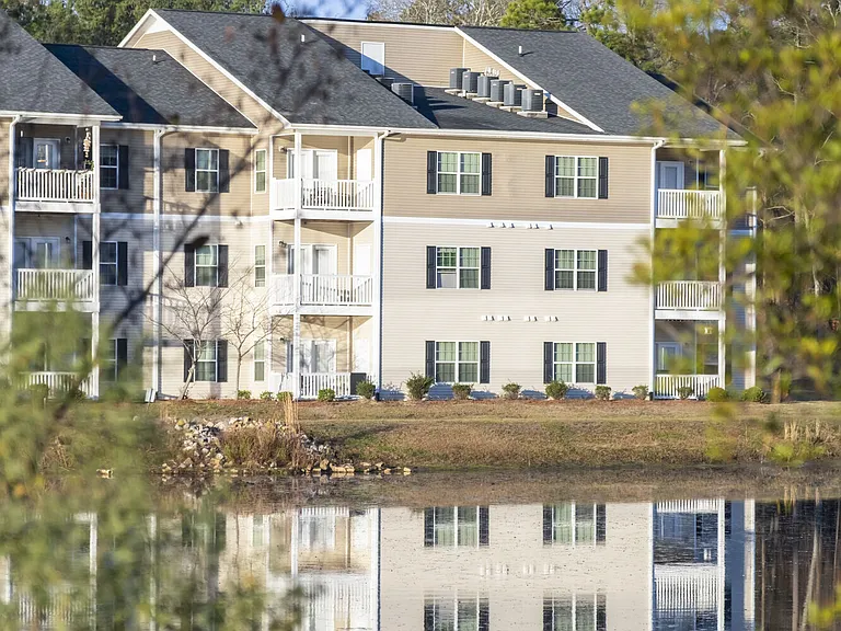 Crystal Lakes and Kingsley Apartments & Townhomes — Photo 8