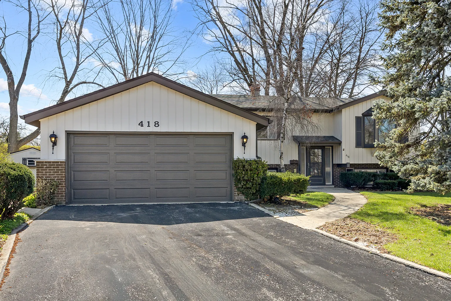 418 N Lancers Dr photo 1