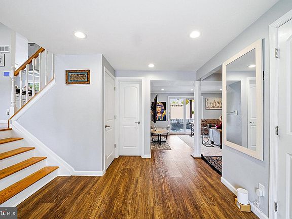 3rd image of 87 Woodview Dr